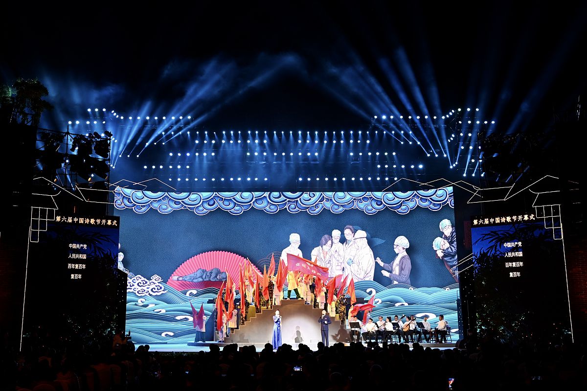 七碗毛尖忘却家：诗句含义解析