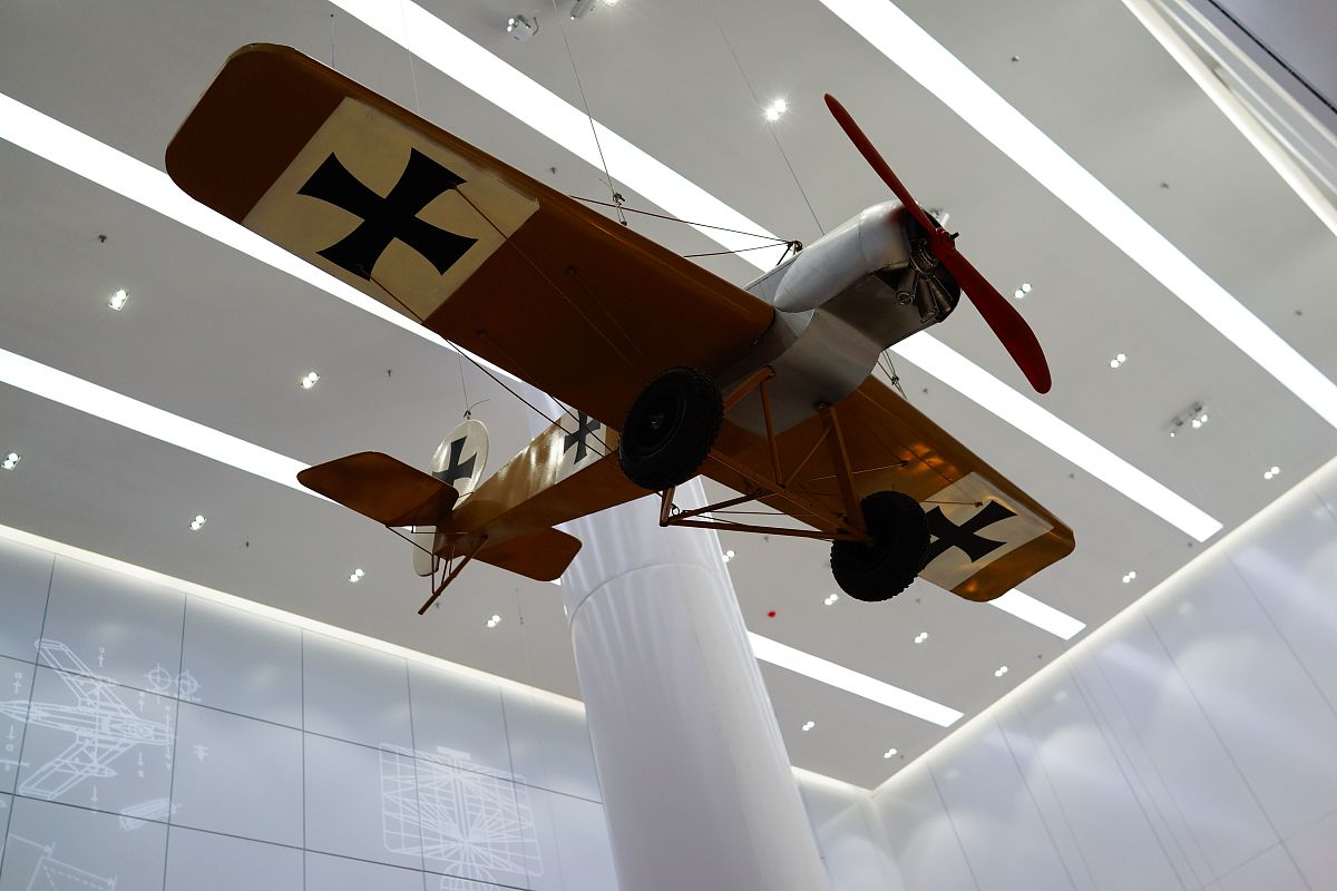 10单选题 1分AV-8B这款飞机的机型号说明它具备 。A预警能力B电子战能力C加油能力D垂直起降和攻击机能力