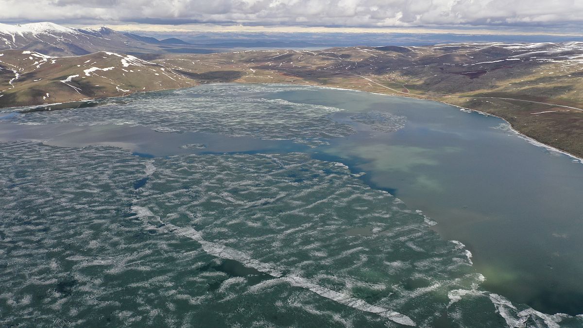 最后联邦政府要把鲍威尔湖的水放回米德湖。这是一件美好的事情