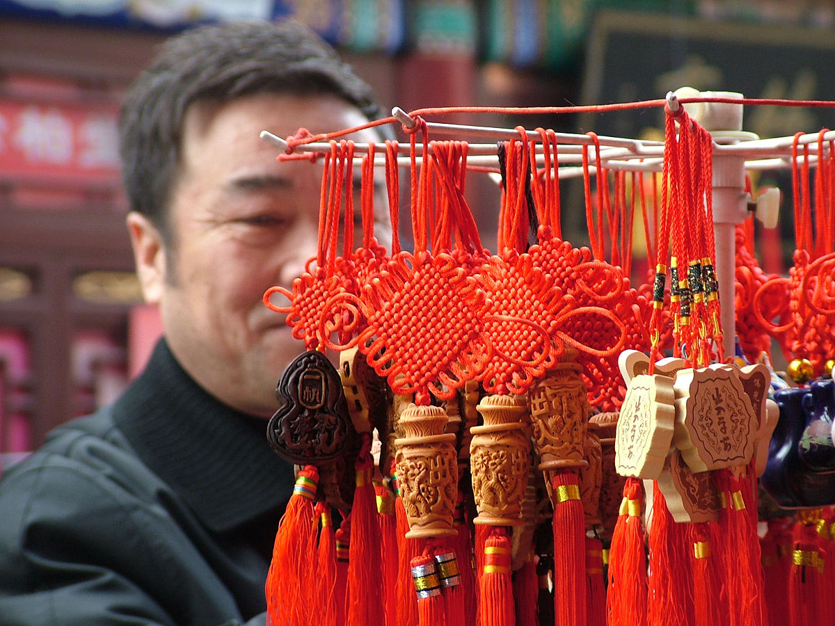 带红绳祈福的民间习俗是什么