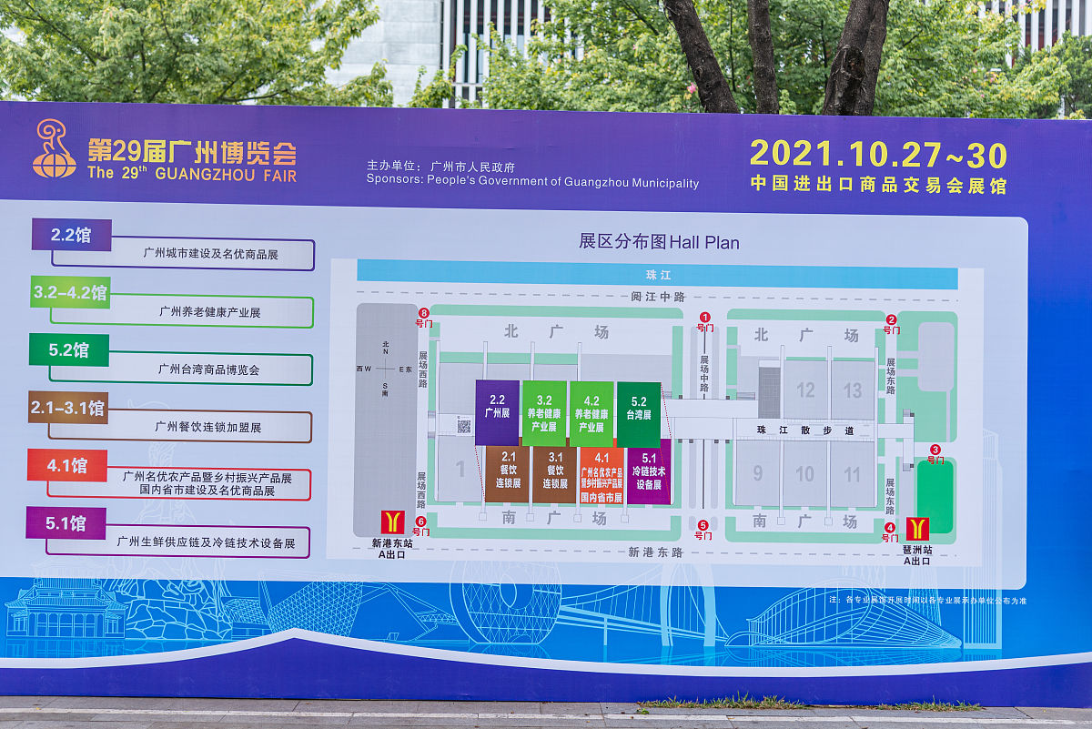 客户对应：①踩点：提前对所有渠道、工厂、会场进行踩点设计详细动线。②讲解：协调借力产业线资源提前了解展台及渠道产品明确 讲解词和讲解人员。翻译成日语