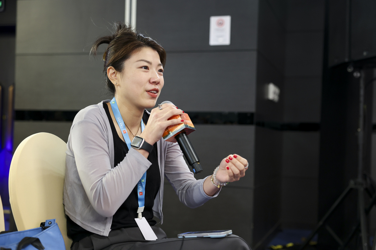 试论广播电视台主持人如何做好新闻现场报道 写一篇较长的论文摘要