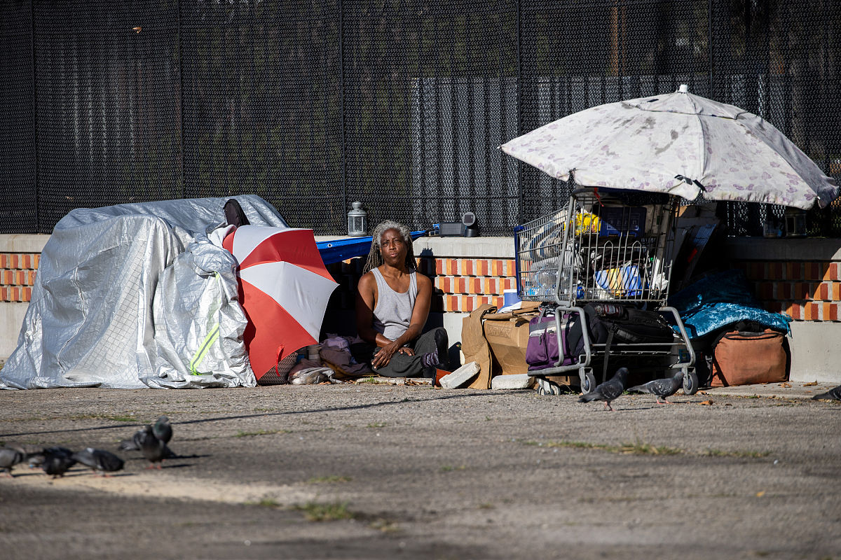 美国富裕却忽视弱势群体，政府应以耻辱为动力改善民生