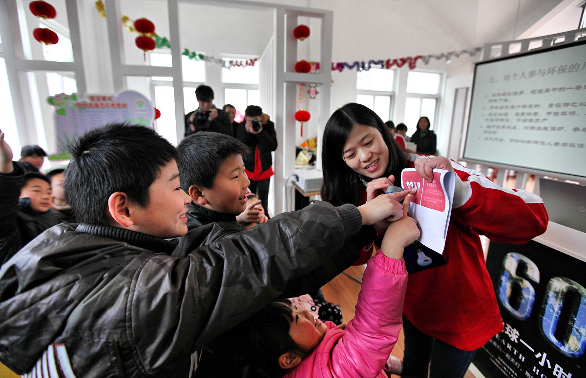 帮我写一个毕业生登记表的班级意见95字左右示例：该生在校期间学习态度端正