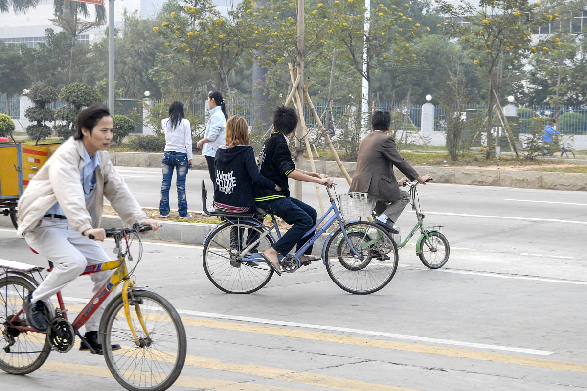 500字日记暑假记叙文写和朋友一起骑车在小区初中生