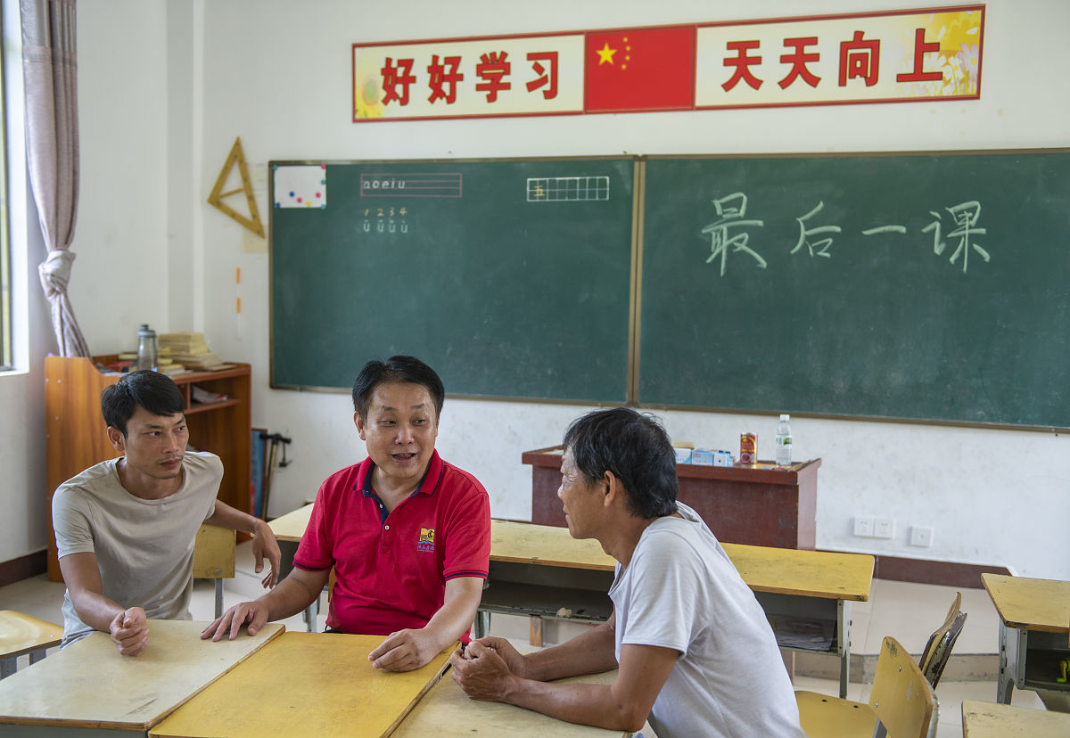 请写一篇校长与教师个别 谈心记录是与个别教师 内容是关于预防猥亵小学生