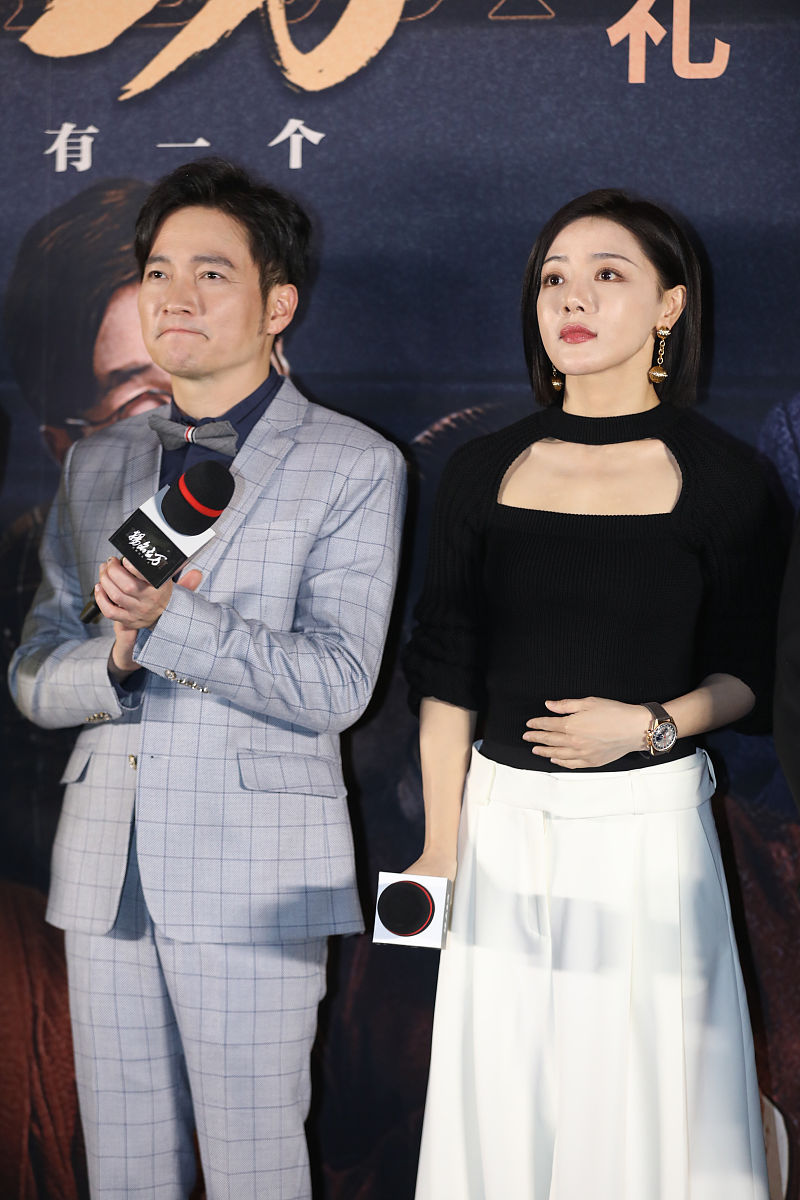 2021年11月9日,北京,电影《扬名立万》首映.邓家佳 喻恩泰