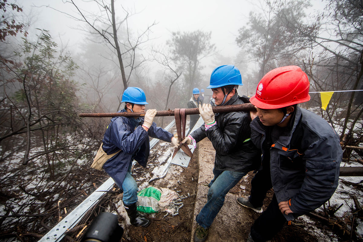 请对电气自动化专业论文《企业电力维修中的安全问题及对策》的1绪论14研究方法进行内容创作保证其内容合理性不要乱写：