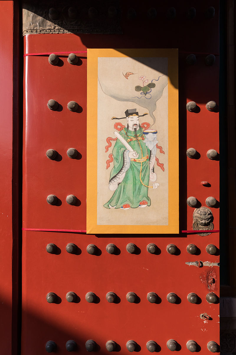 2019年2月1日,北京故宫里面过大年,大门及传统年画.
