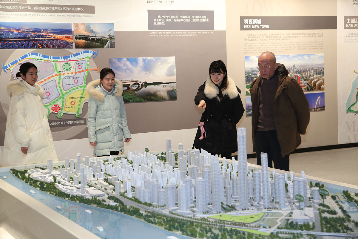 湖北光电学校行政管理：制度、团队和创新