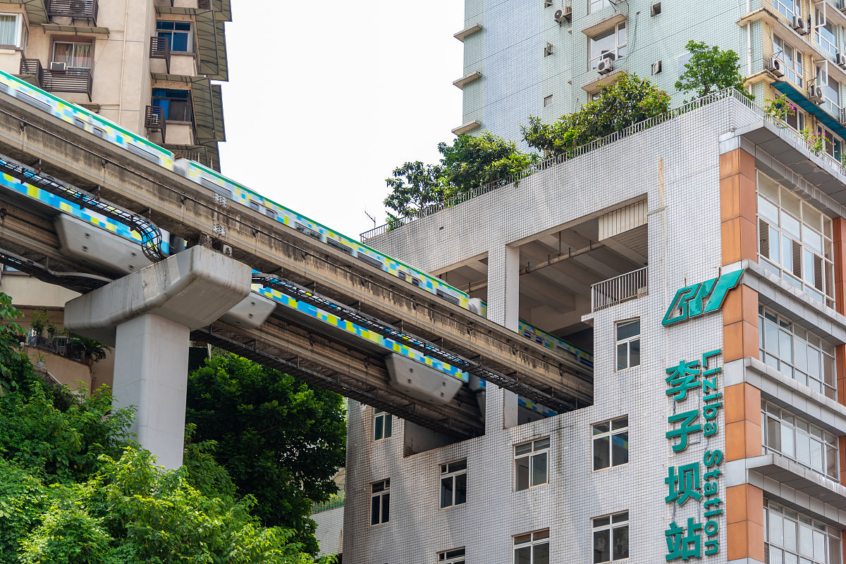 重庆龙门浩职业中学轨道交通线路：2020年建成通车