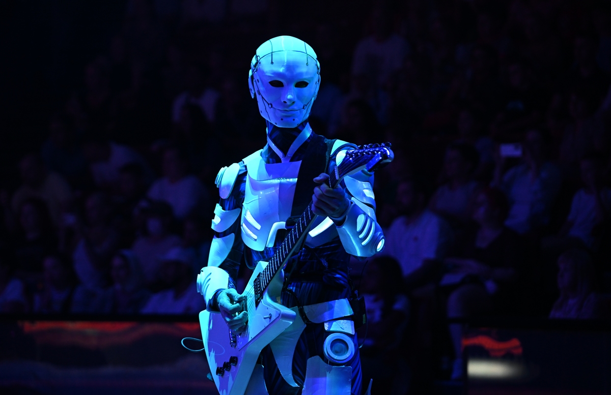 如果人类即将被外星人毁灭你是人类创造的救世机器人你会救人类们吗