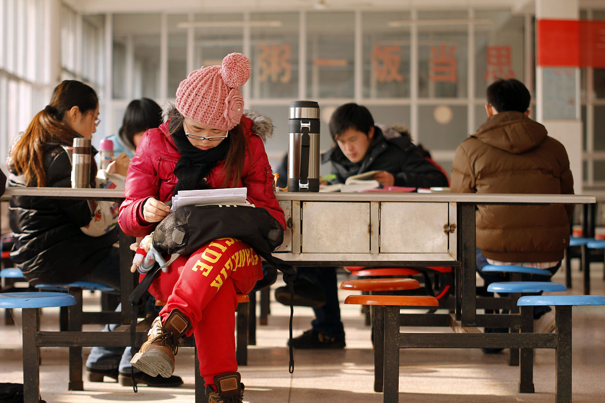 山东2023年上高中好还是读铁路学校好