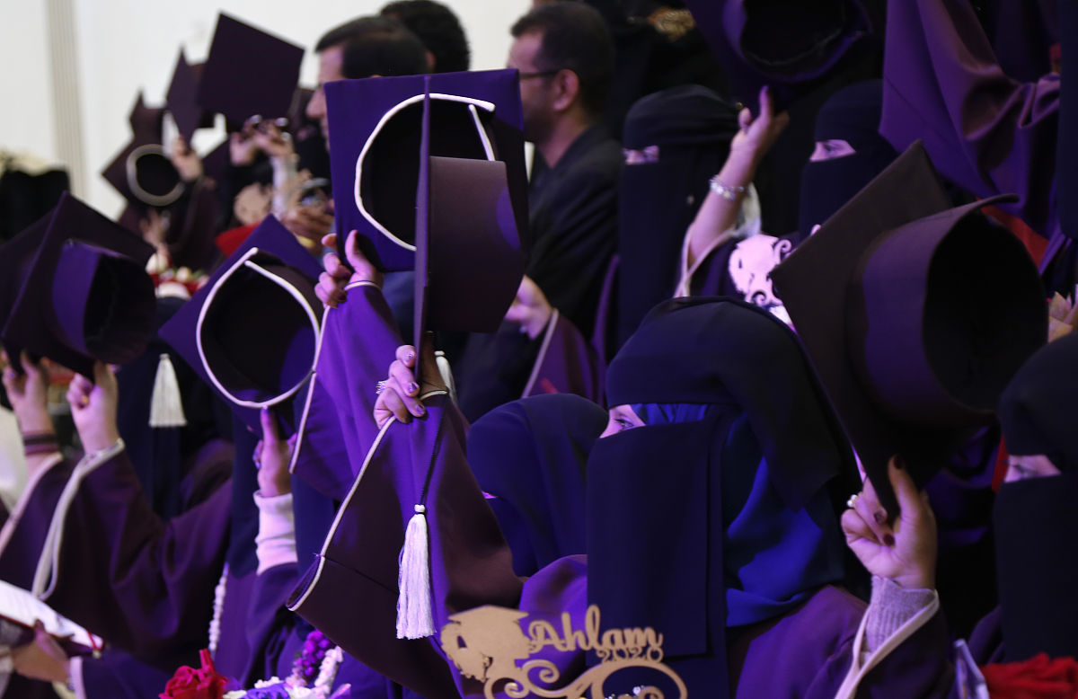 请翻译：我2008年毕业于浙江大学