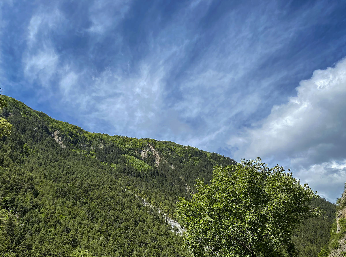 成都到九寨沟高铁：快速便捷畅游九寨沟