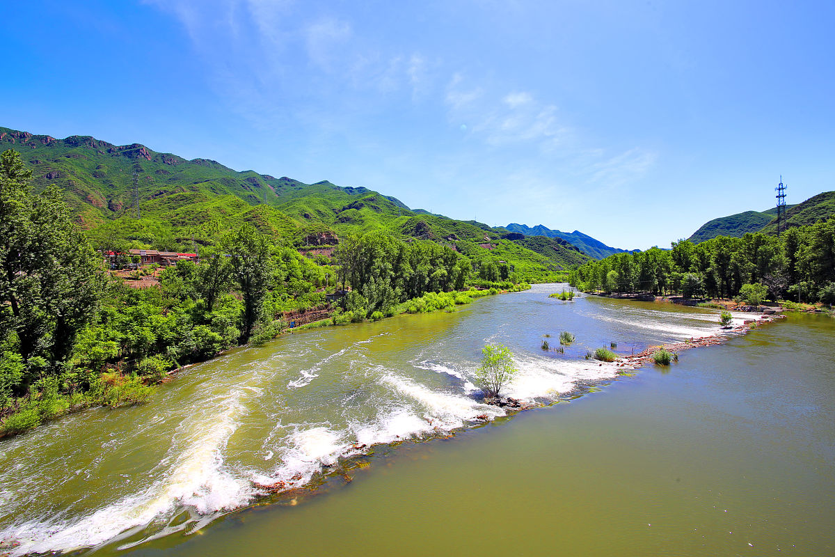 写一篇领导调研恩施市龙洞河情况的新闻