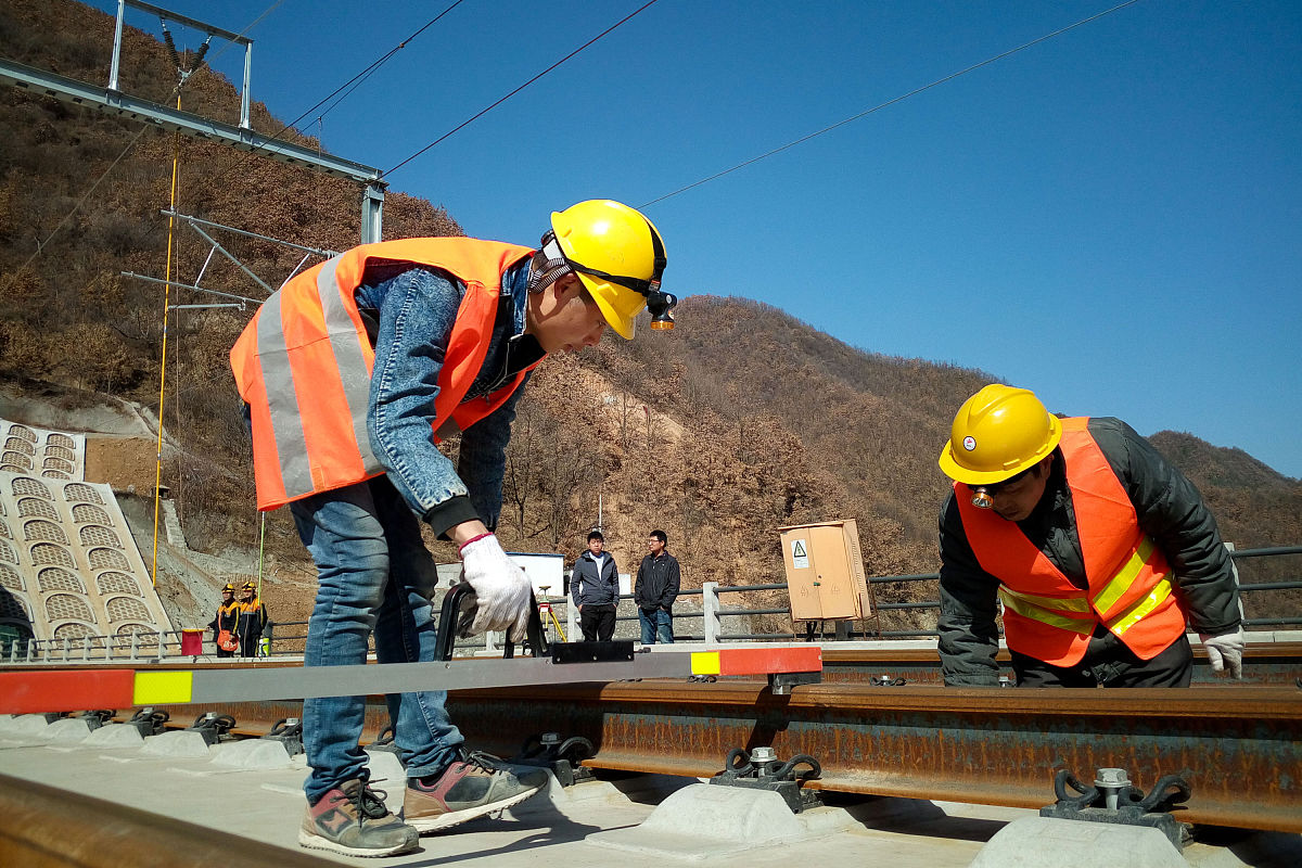 西安铁路局宝鸡职工培训基地的电务专业招多少人