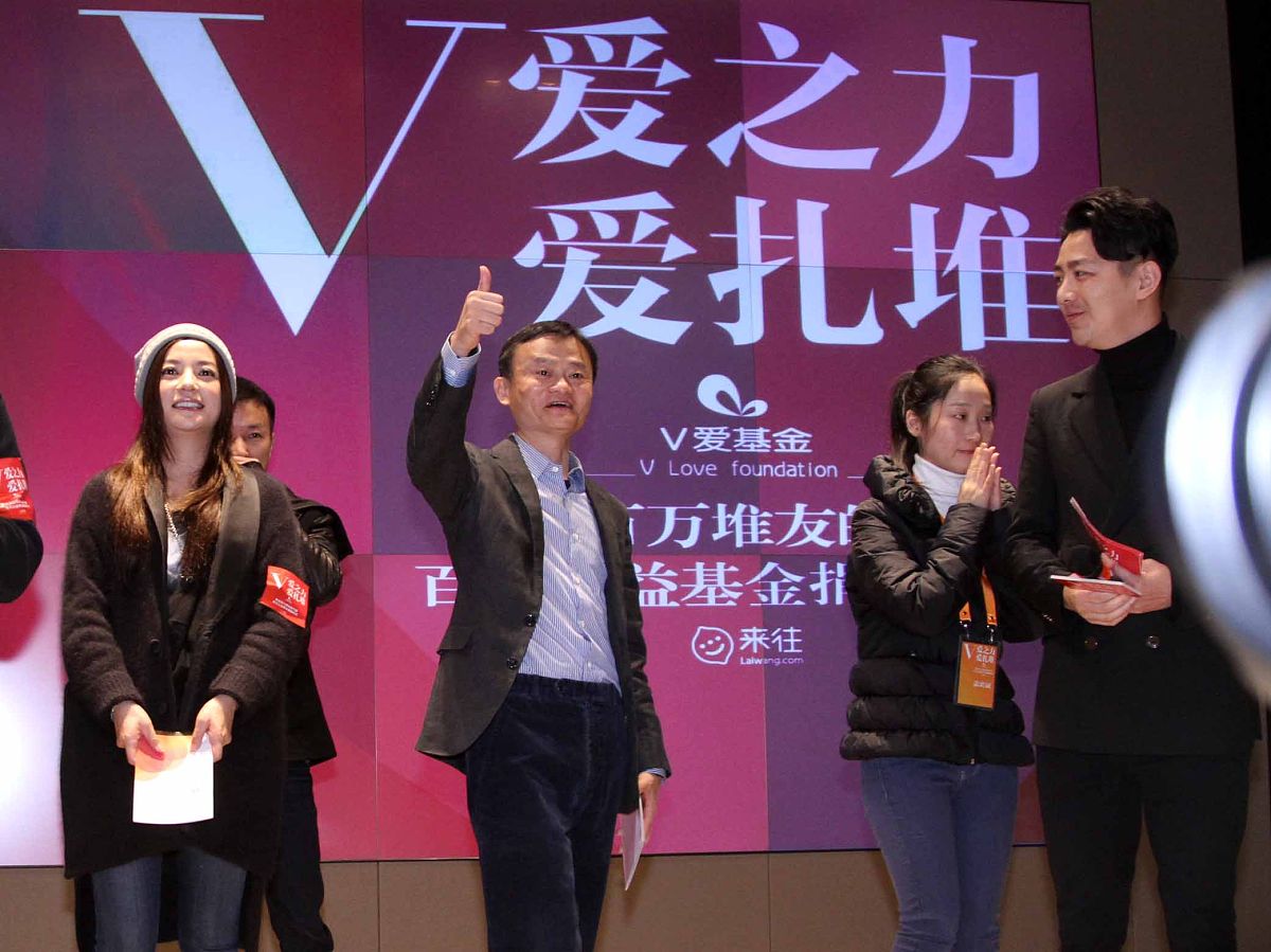 将如下文段先进行同义词替换然后进行语序替换之后在文段中增加模糊表达词汇：公益捐赠支出再利润总额的12以内准予在当年税前扣除超出部分可再以后年度结转扣除