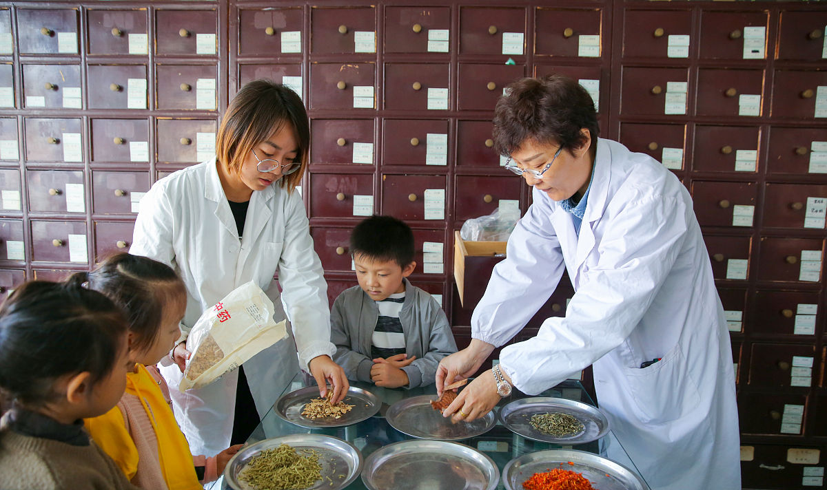 成都华大卫校中医康复保健专业学习内容：培养健康守护者