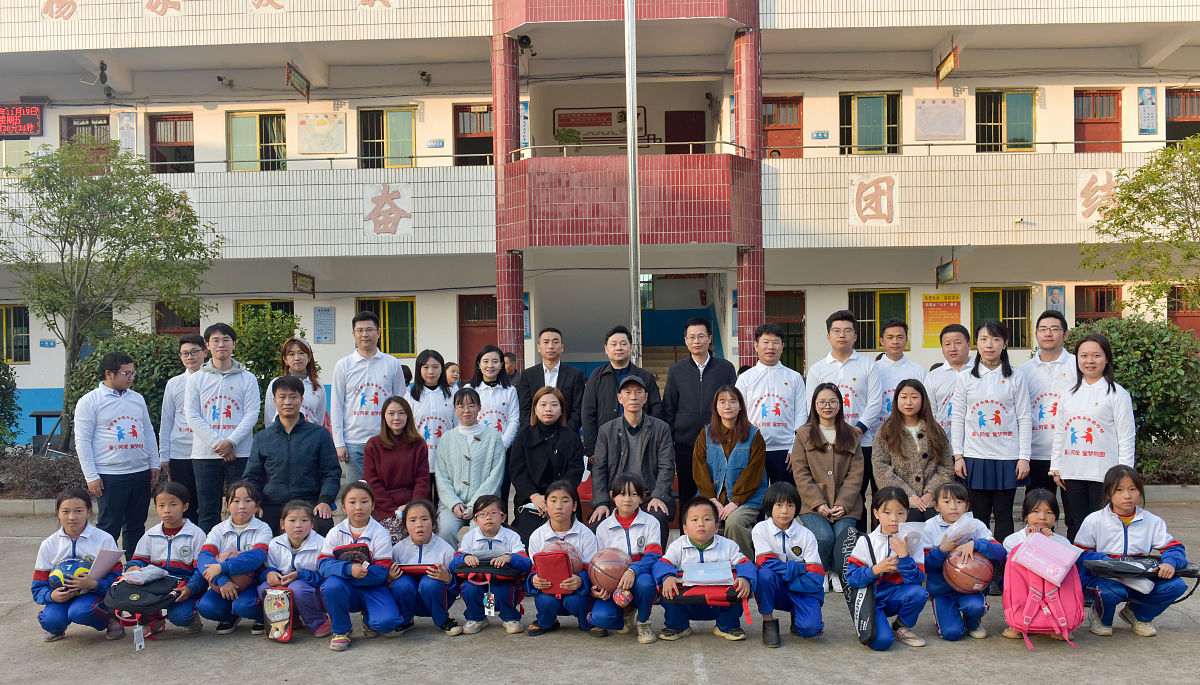 2021年11月19日下午,江西南昌,在省国资委团工委和进贤县政府的大力支