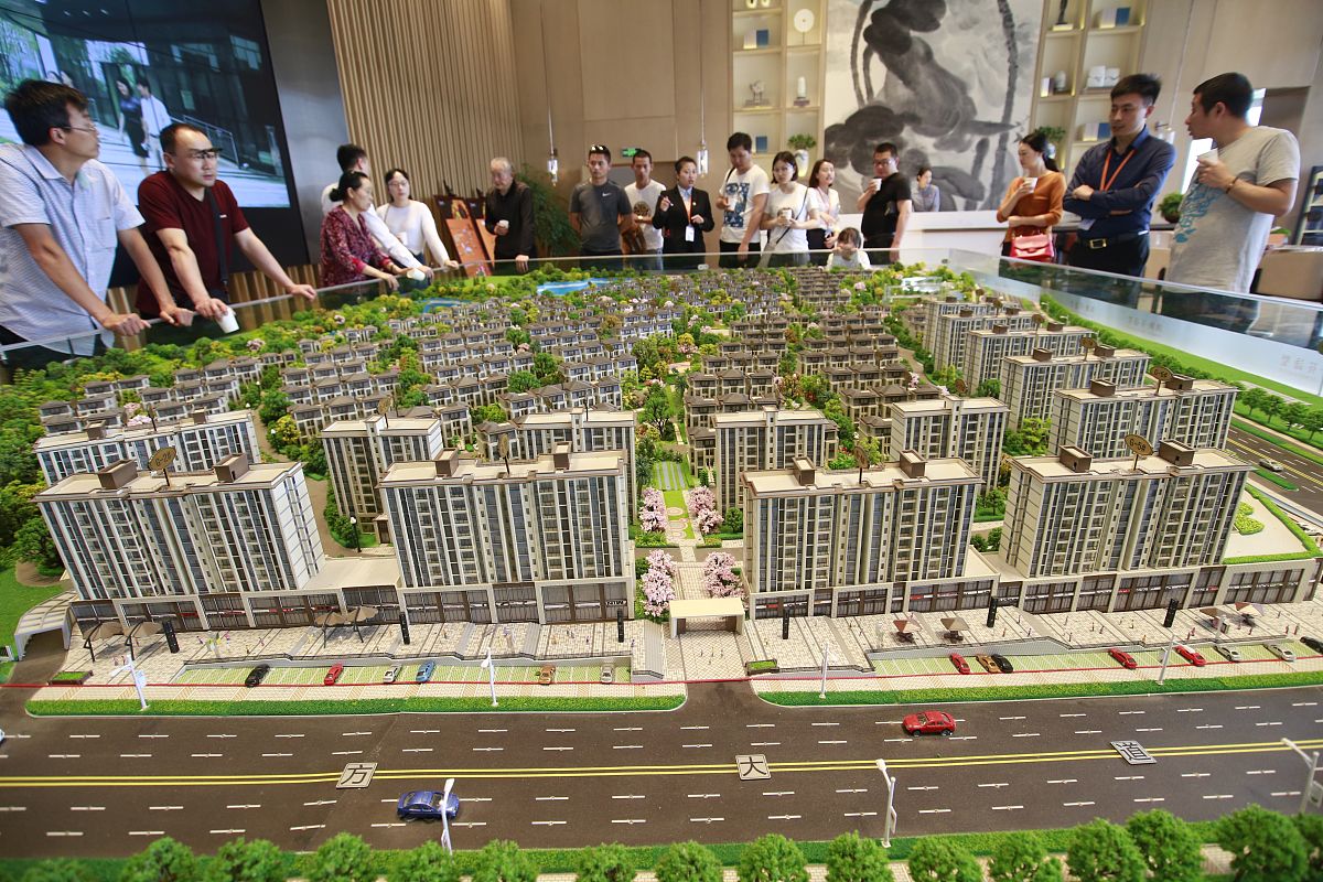 论述中南金玉堂1#、2#、8#-13#楼、地下车库工程施工项目施工过程中出现的由由材料因素引起的主要质量问题写成一段话形式。