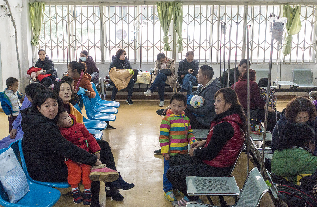 以关爱自闭症人士——请摘掉有色眼镜为主题从项目概况业务描述产品与服务市场营销创业团队财务预测资本结构风险及对策其他说明这九个方面写一份商业计划书。不少于3000字。