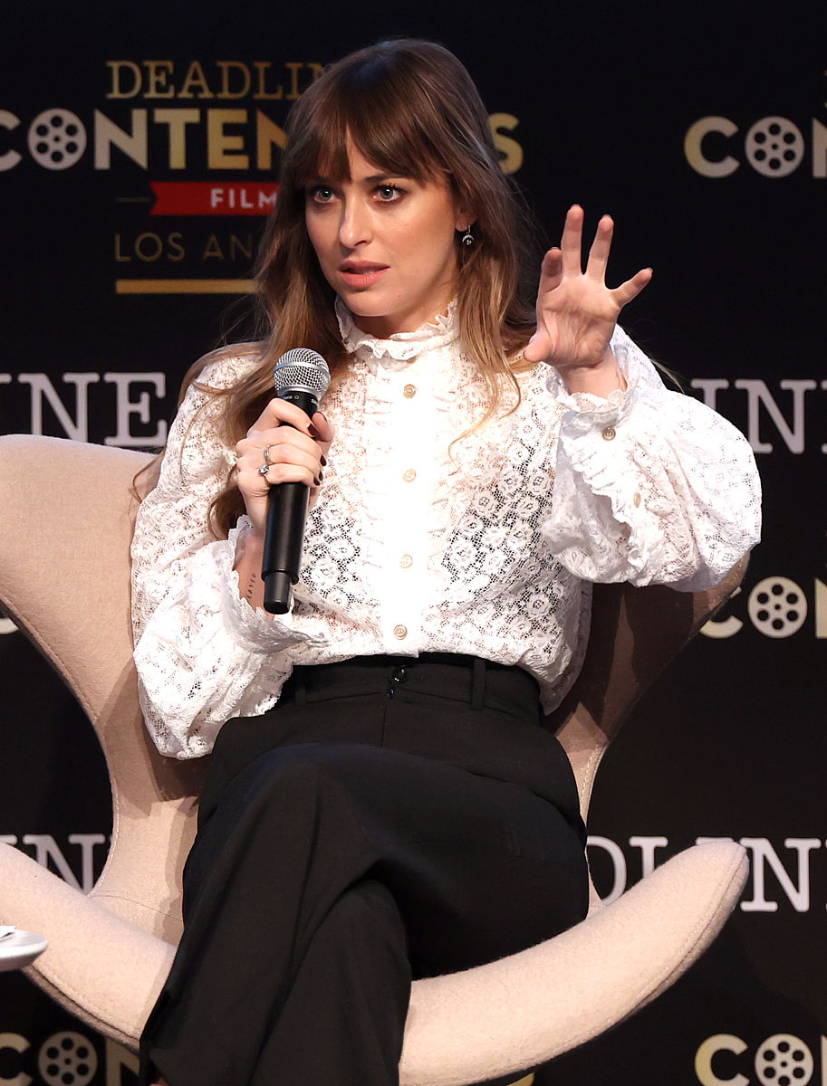 小鱼的日常：高中生群聊模拟