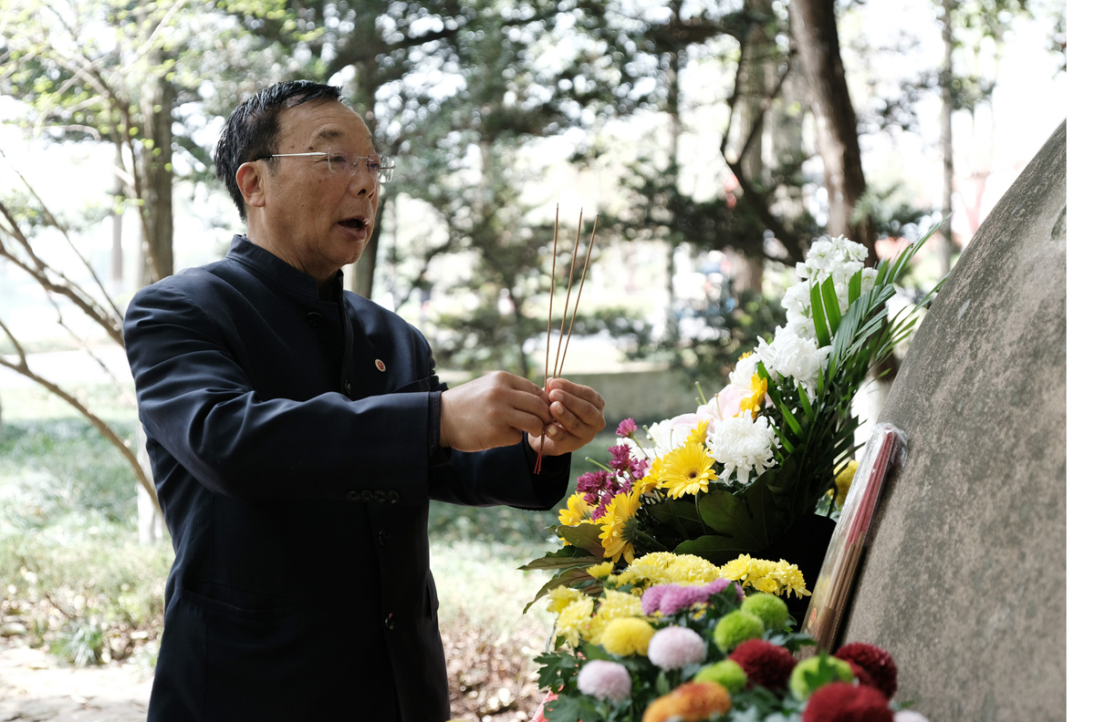2026年4月5日,江苏南通,沈绣博物馆馆长卜元率国家级"