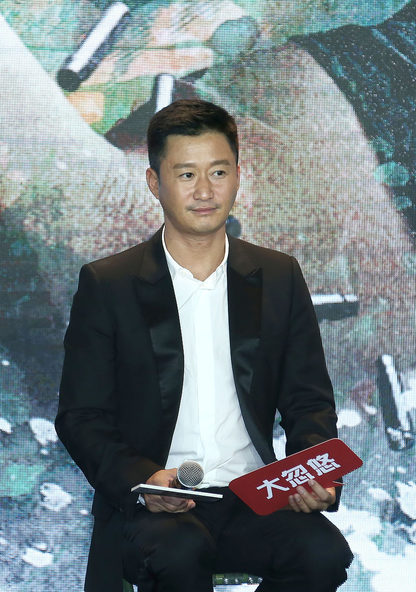 以电影《战狼》来具体说明缝合理论和主旋律电影之间的关系也反映了电影与社会之间的相互作用。