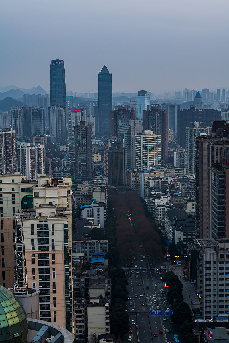 2021年2月20日,远眺贵阳地标建筑凯宾斯基和亨特国际.