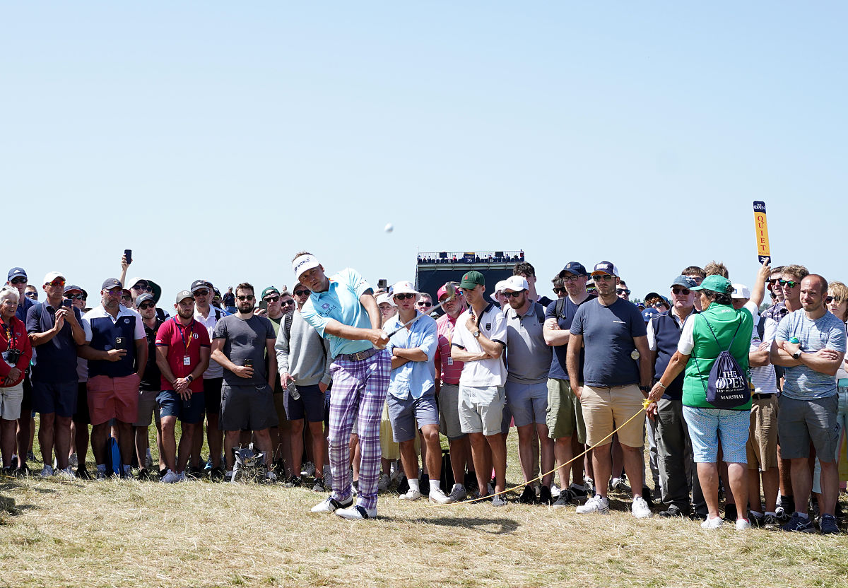 帮我设计一个呼和浩特的团建旅游线路2天一晚的