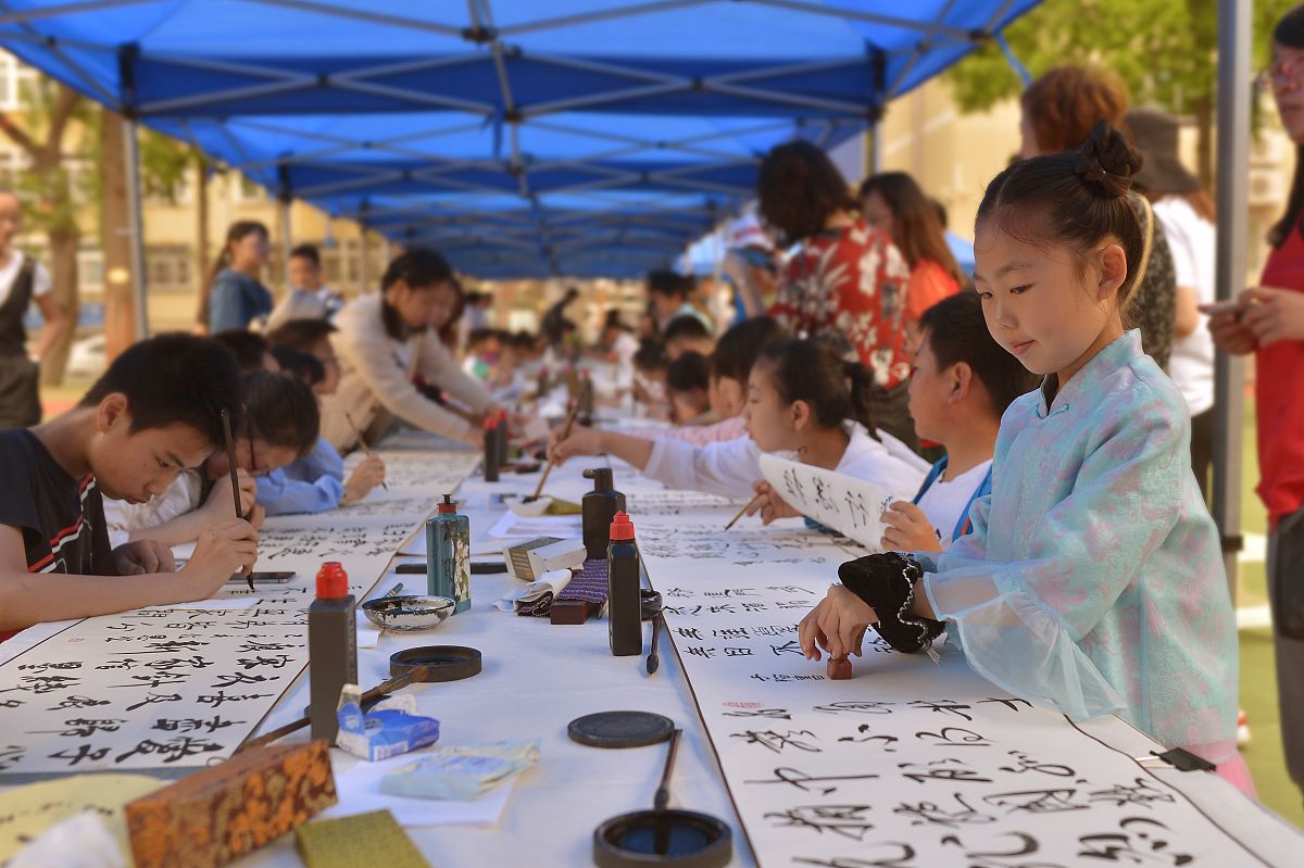月圆家书：千里寄相思，家国情意浓