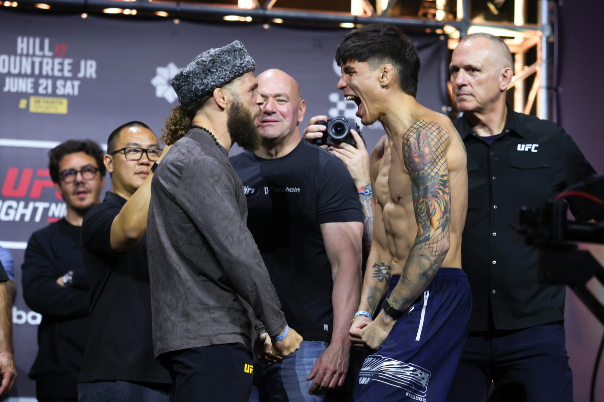 WWE1538: Seth 'Freakin' Rollins 震撼卫冕！幽默解说员带你嗨翻全场！