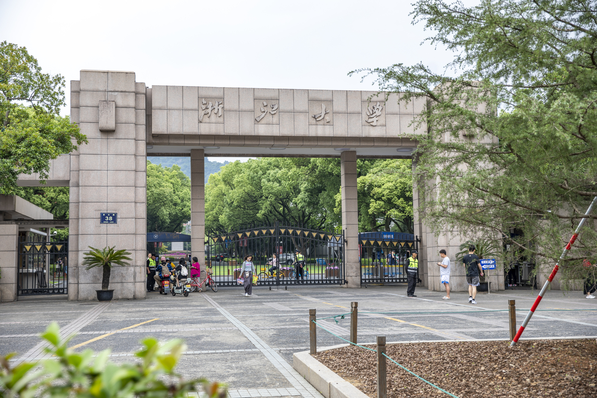 上海交通大学在哪个区