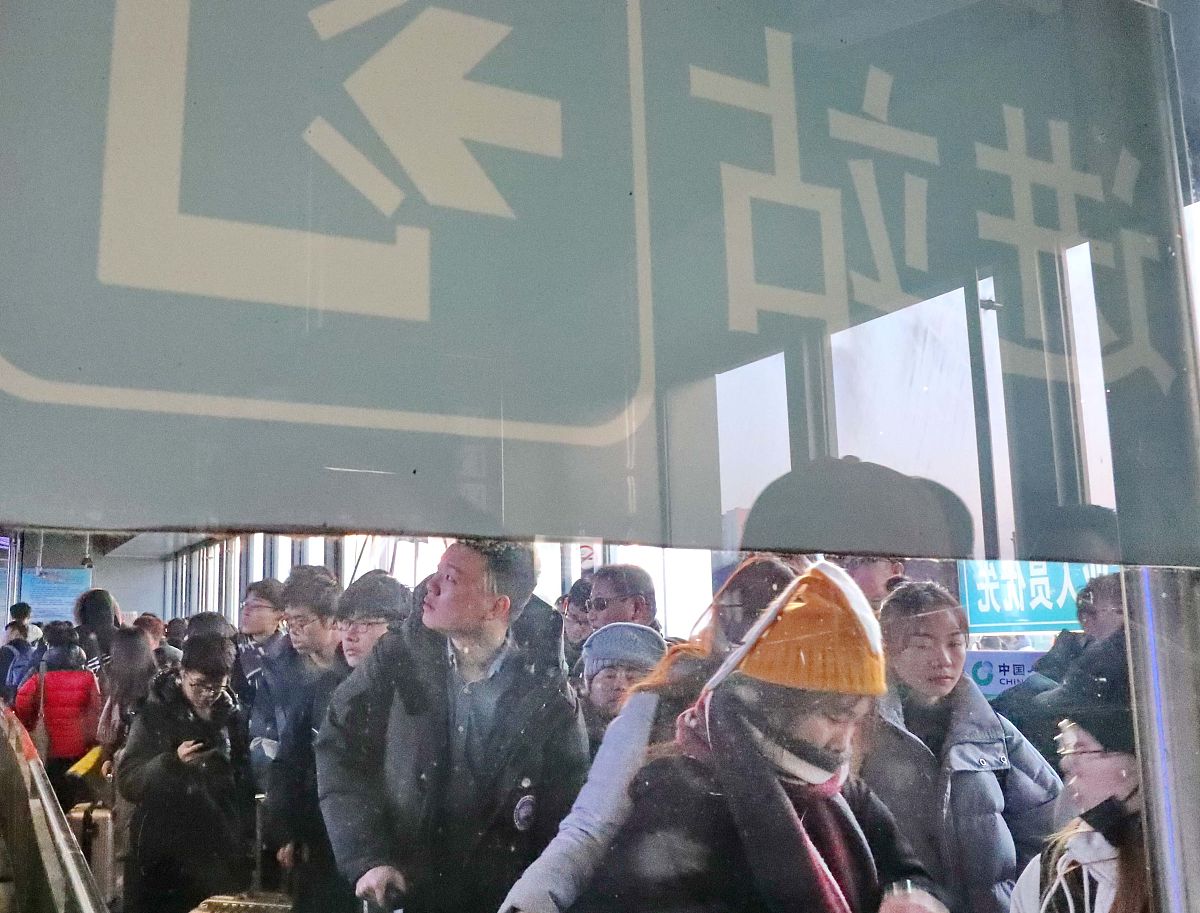 西安地铁大客流安全隐患分析：案例揭示潜在风险