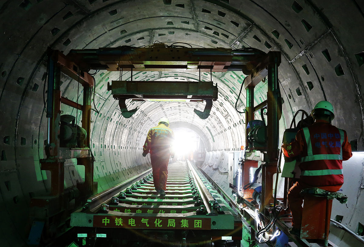 贵阳轻轨学校五年制大专就业待遇如何