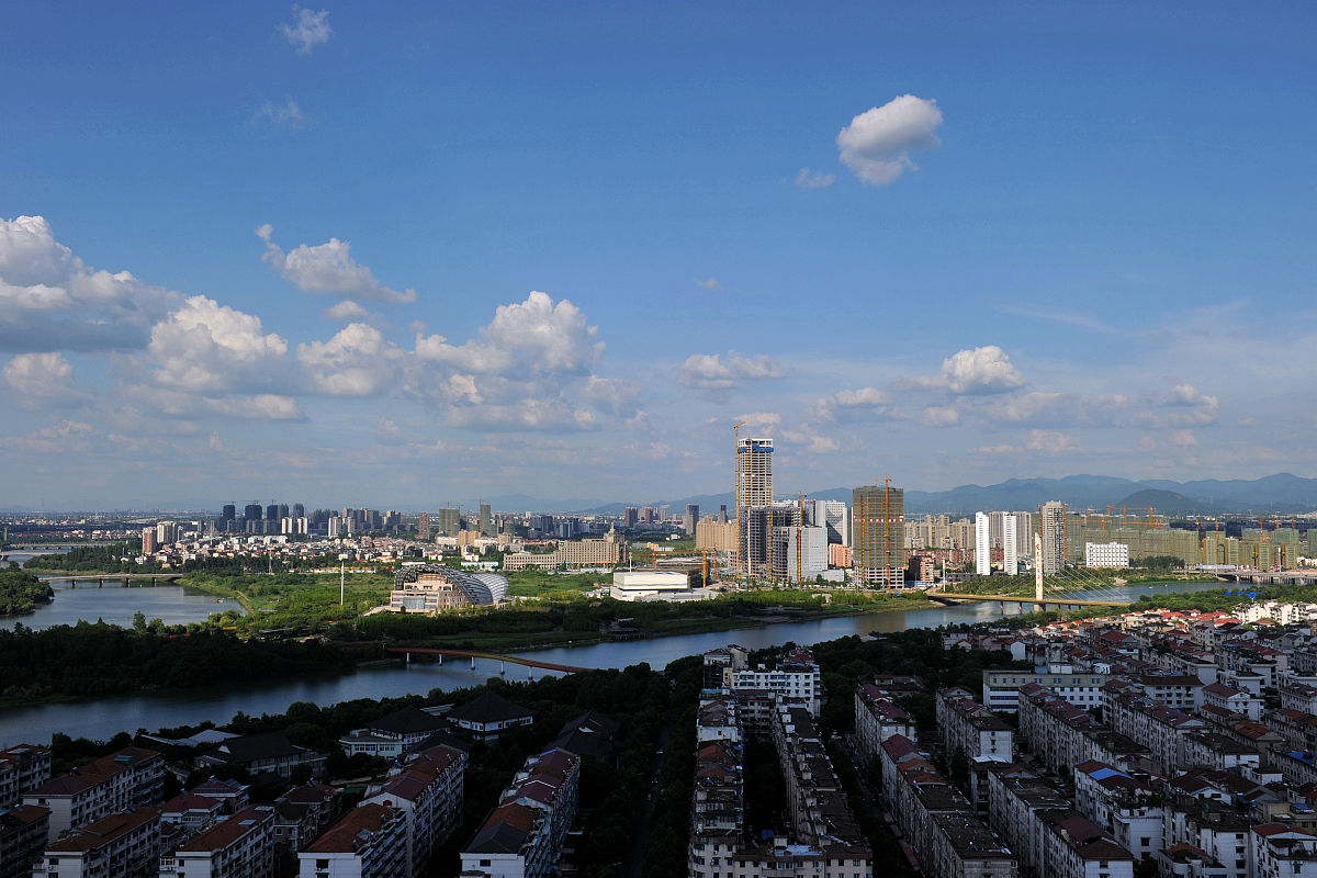2018年7月15日,浙江金华,夏日炎炎,持续的高温天气,金华城市上空连日