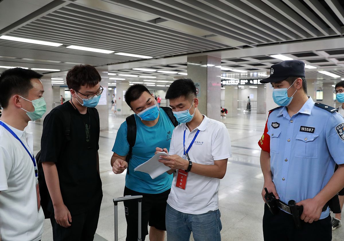 杭州亚运会期间会设卡检查吗帮我用200字详细描述