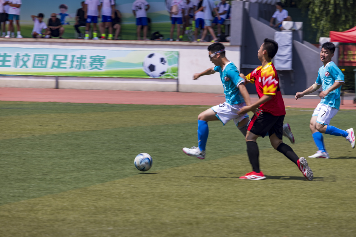 校园足球大赛：青春的激情与梦想