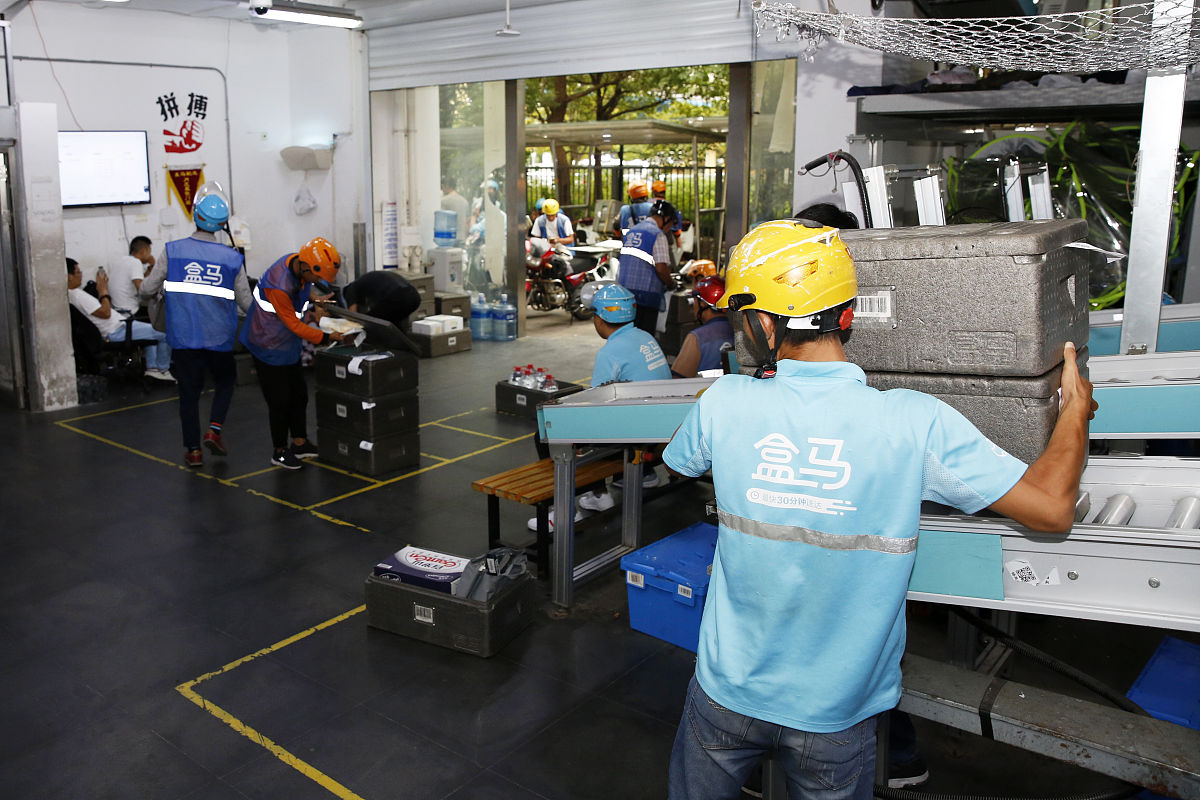 为了降低论文查重率详细改写这段文字成为领导者和管理人员的重要工具。它能够有效地解决管理工作实现外卖信息管理的自动化