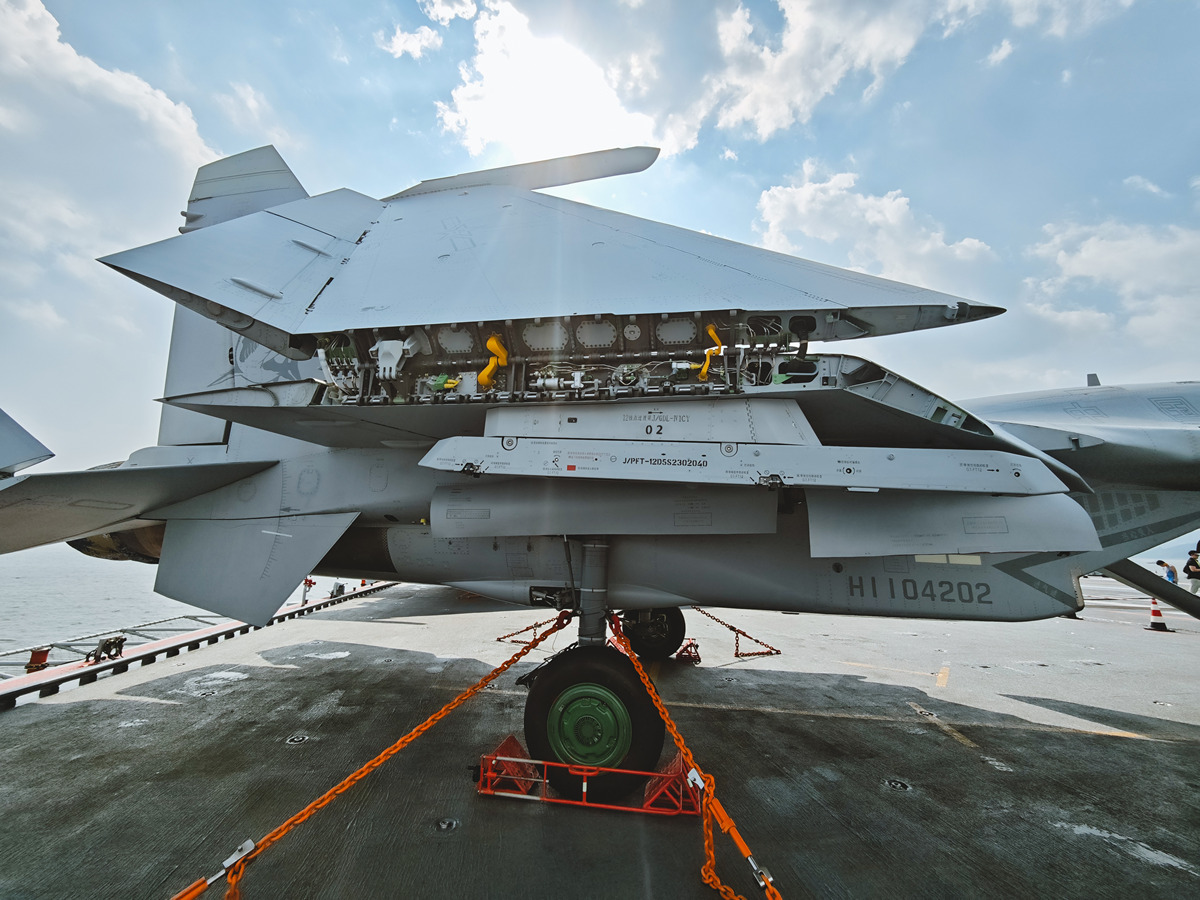 F-35闪电II战斗机机身采用了哪些轻合金梯度复合材料