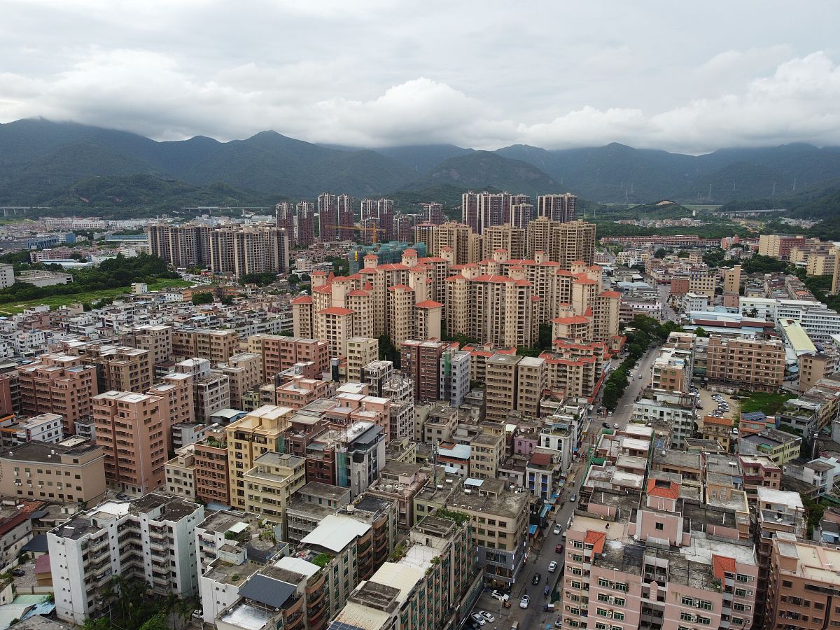 2020年8月11日,航拍广东省东莞市,房屋密集.