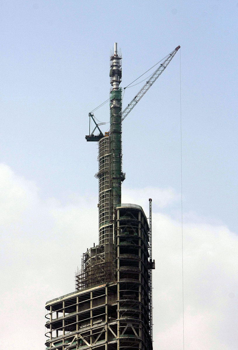 2008年9月21日,在建的世界第七高楼南京绿地广场紫峰大厦.+++_+++世界