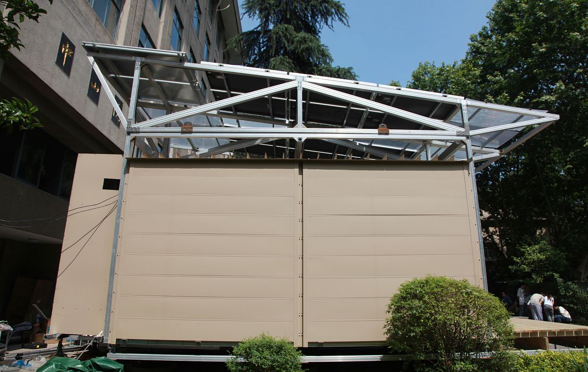 智能技术控制操作简单易学可以有效遮阳隔热挡雨防风它的伸缩功能让您随心所欲地调节遮阳度智能关合后所有配置巧妙隐藏在罩壳内为院落增添一份心意的天幕带你享受生活奔赴美好时光有关智能伸缩蓬的文案大全