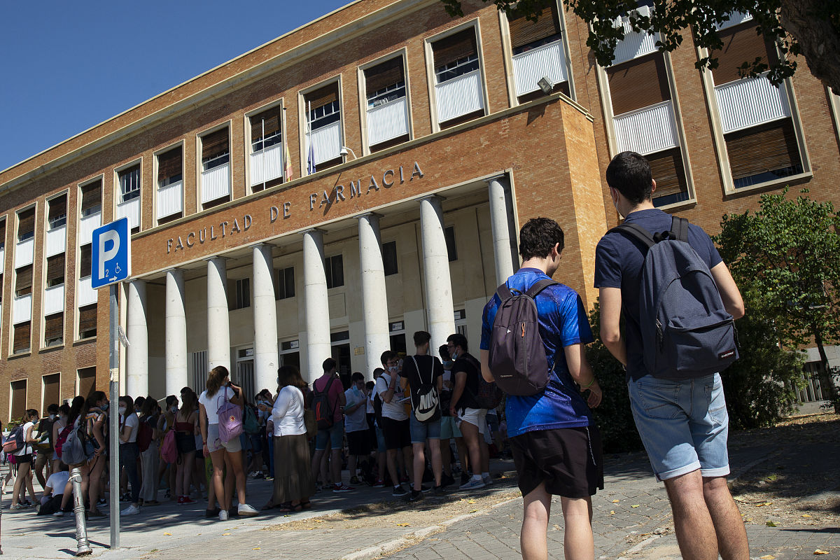 当地时间2020年7月6日,西班牙马德里,学生参加大学入学评估考试.stude