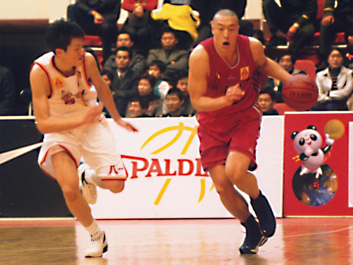 篮球过人技巧训练：从基础运球到突破技巧