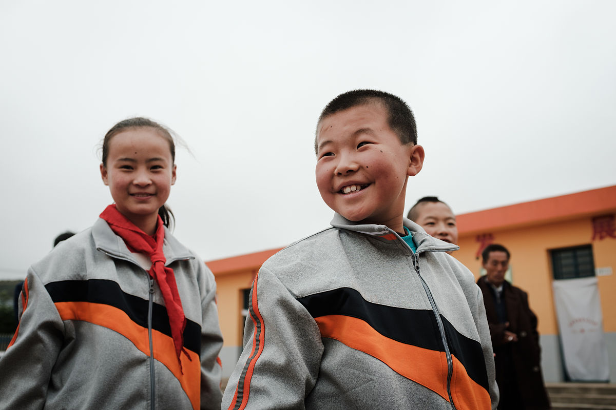 捐赠安全校服，守护孩子安全成长