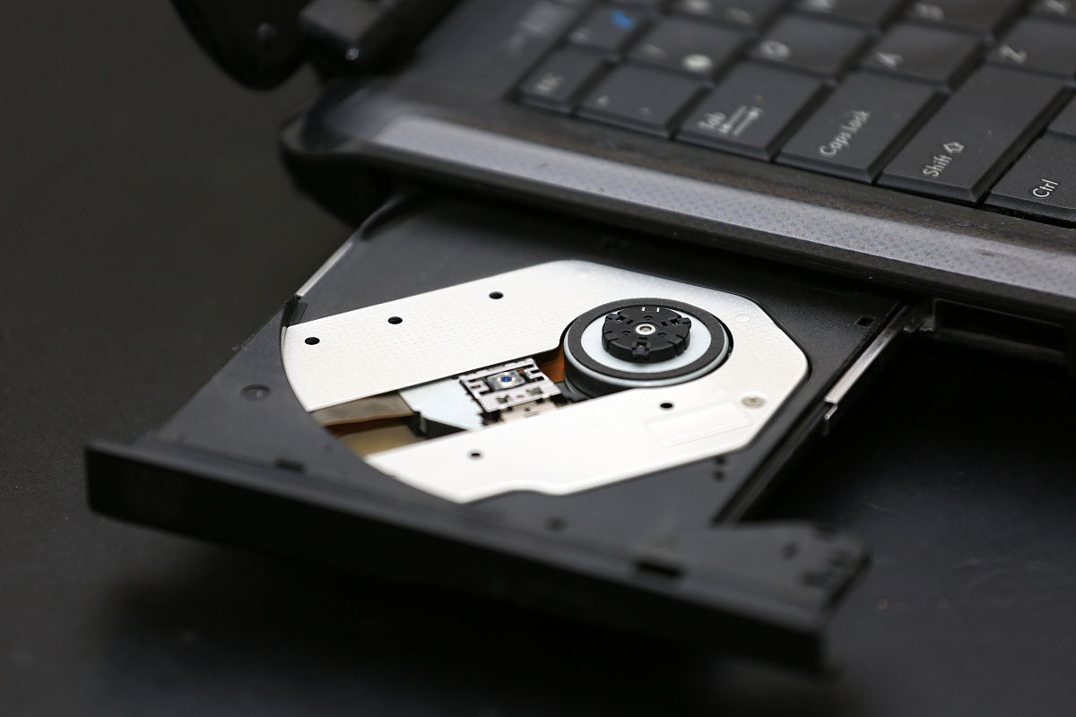 华硕A455L笔记本安装固态硬盘：光驱拆卸指南