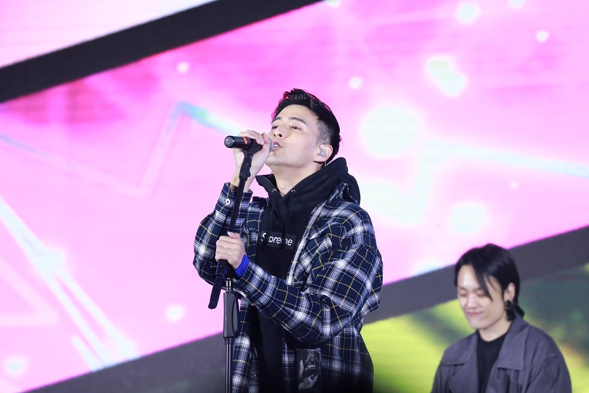 2020年12月24日,上海,明星现身ms上汽r汽车迎新演唱会 .james