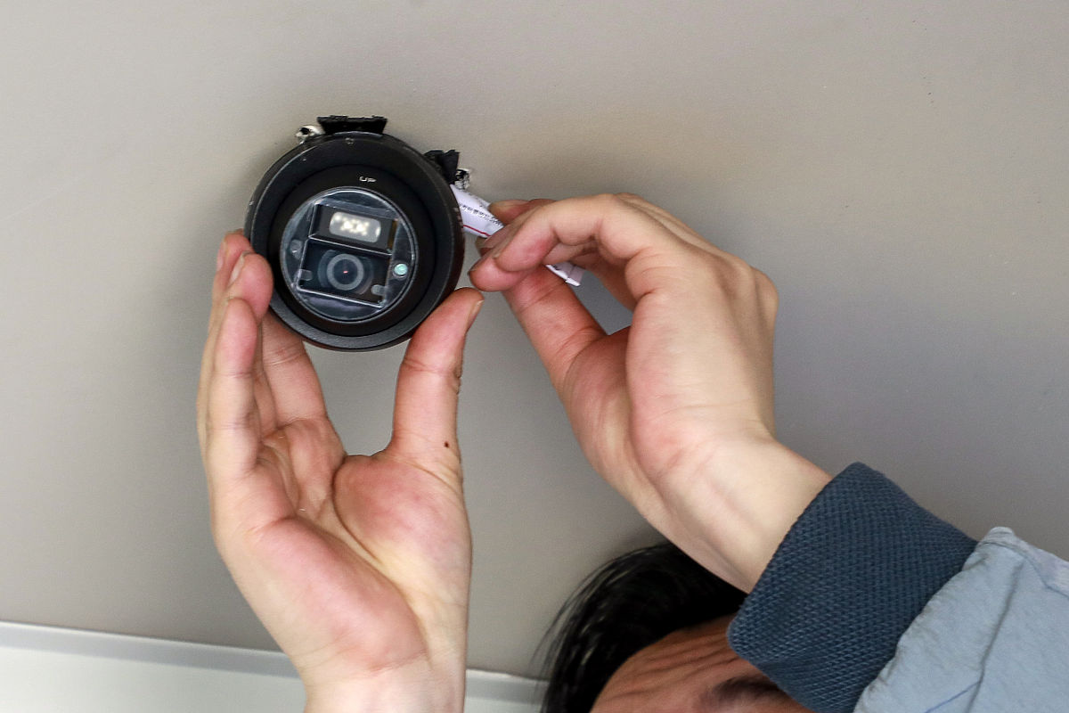 山水T28外表没有电池标记可以带上飞机吗用230字帮我详细描述